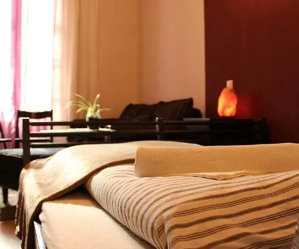 Yasmine Flat * بودابست