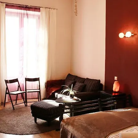 Yasmine Flat Будапешт