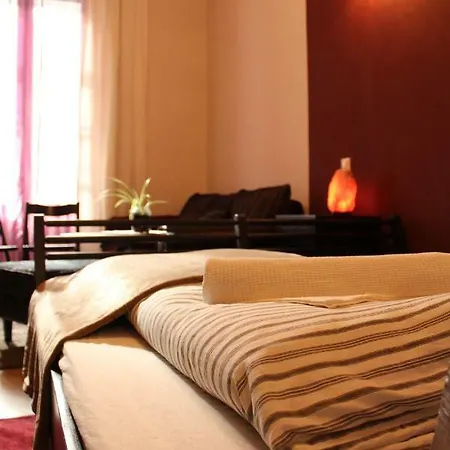 Yasmine Flat * Budapešť